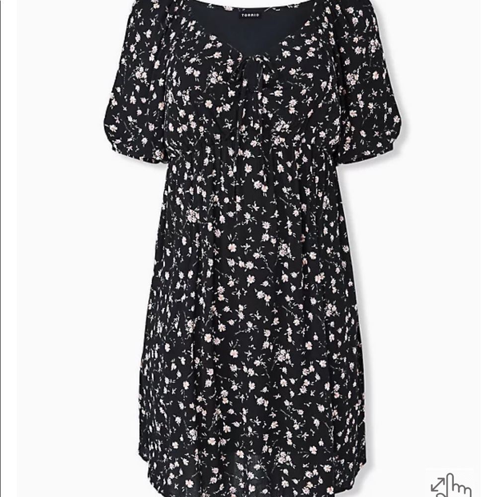 Torrid BLACK DITSY FLORAL CRINKLED GAUZE PUFF SLEEVE PEASANT DRESS 1x